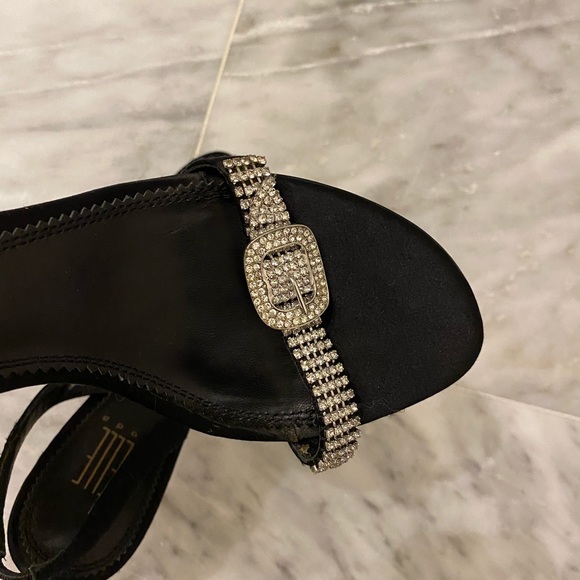 Gorgeous Buckle Singbacks - Picture 9 of 9